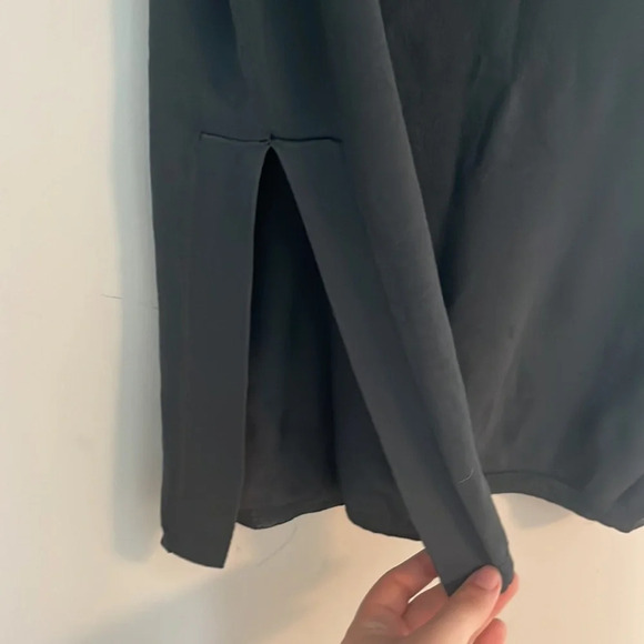 Aritzia Wilfred Palmier Lightweight Side Slit Top Size M - Picture 6 of 9